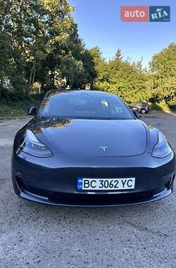 Седан Tesla Model 3 2022 в Львове