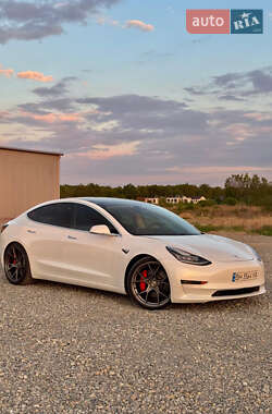 Седан Tesla Model 3 2019 в Львове