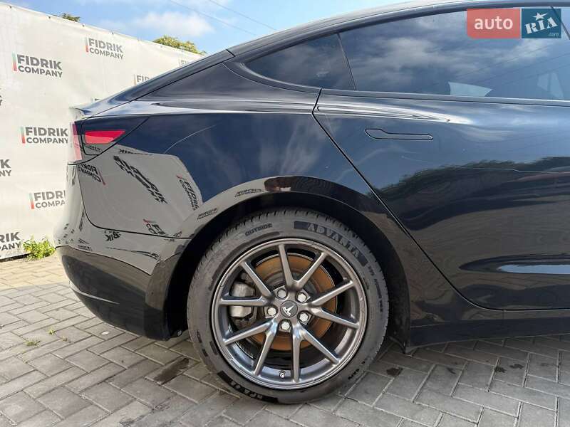 Седан Tesla Model 3 2018 в Луцке