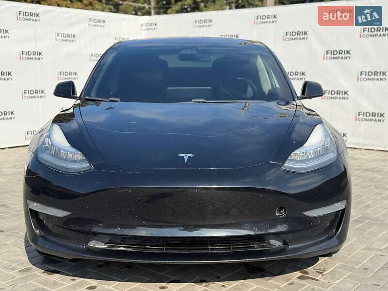 Седан Tesla Model 3 2018 в Луцке