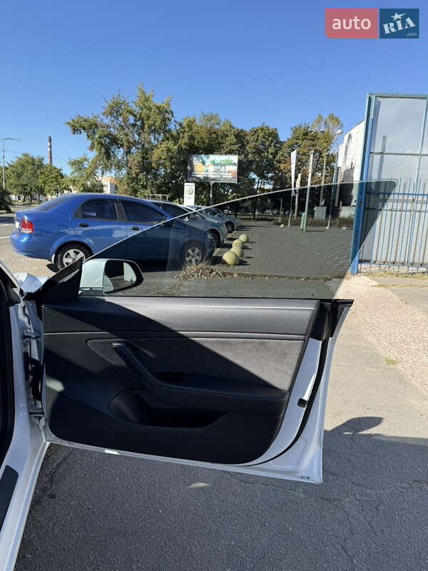 Седан Tesla Model 3 2019 в Киеве