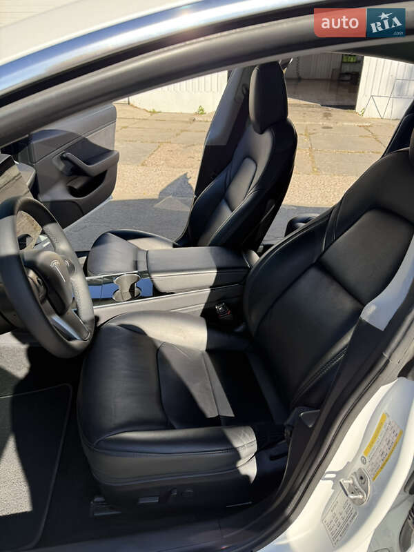 Седан Tesla Model 3 2019 в Киеве