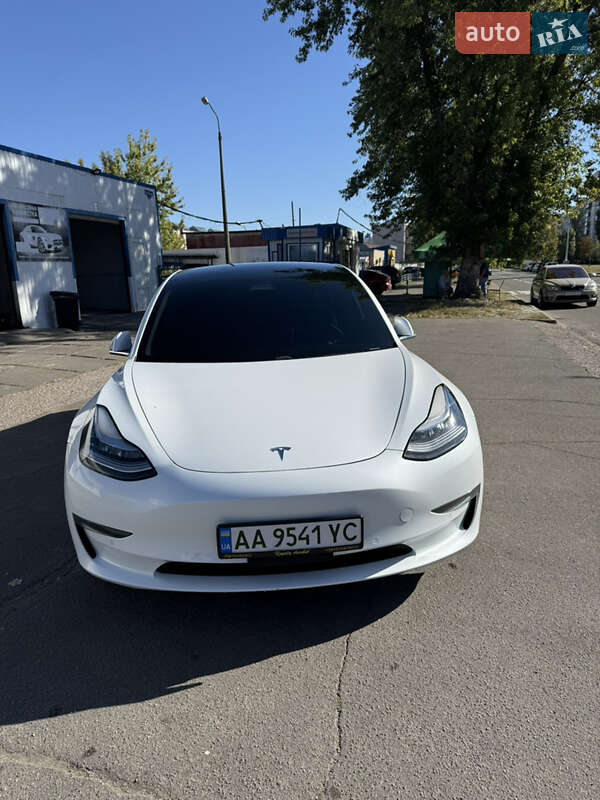 Седан Tesla Model 3 2019 в Киеве