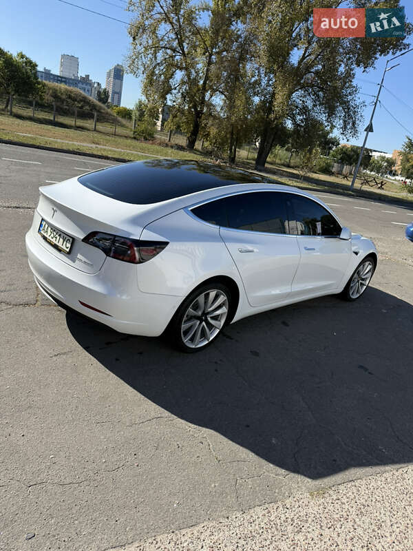 Седан Tesla Model 3 2019 в Киеве