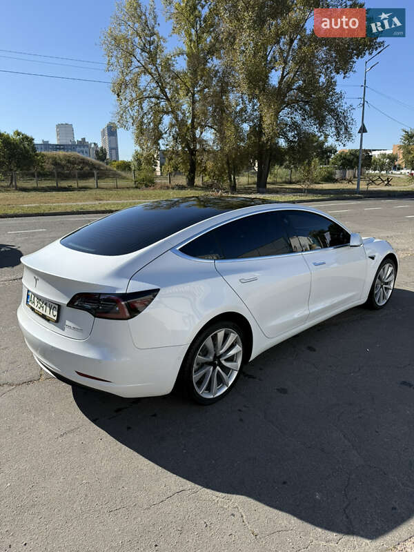 Седан Tesla Model 3 2019 в Киеве