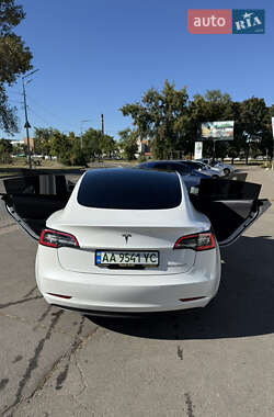 Седан Tesla Model 3 2019 в 