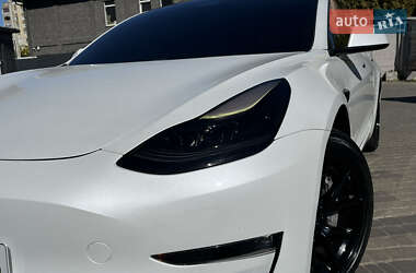 Седан Tesla Model 3 2021 в 