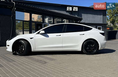 Седан Tesla Model 3 2021 в 