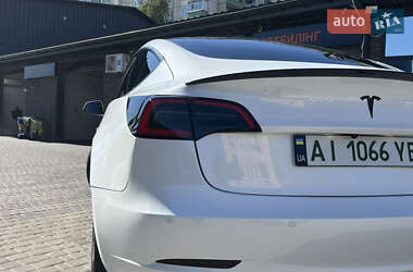 Седан Tesla Model 3 2021 в 