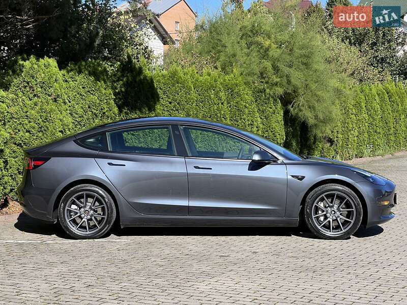 Седан Tesla Model 3 2023 в Львові