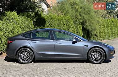 Седан Tesla Model 3 2023 в 