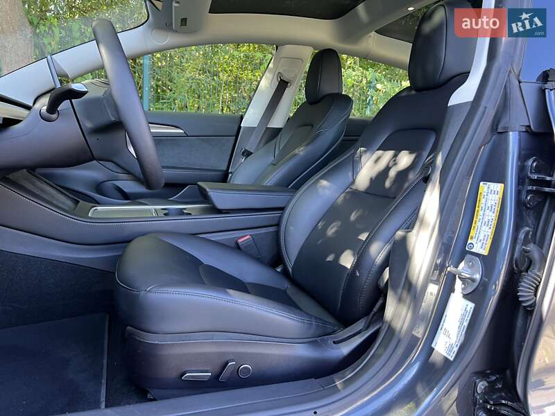 Седан Tesla Model 3 2023 в Львові