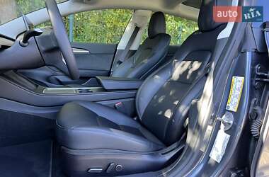 Седан Tesla Model 3 2023 в 