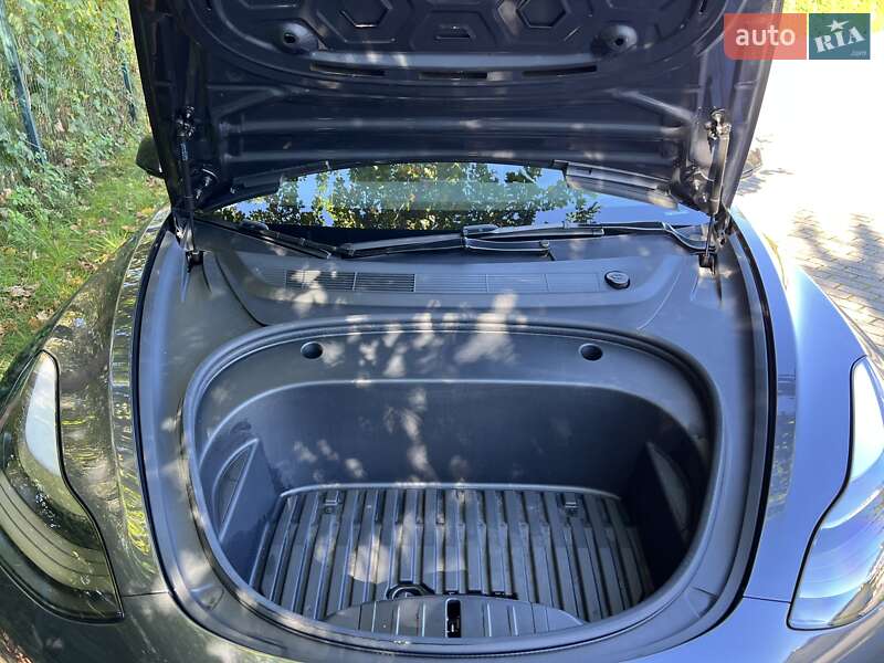 Седан Tesla Model 3 2023 в Львові