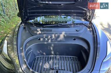 Седан Tesla Model 3 2023 в 
