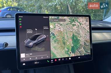 Седан Tesla Model 3 2023 в 