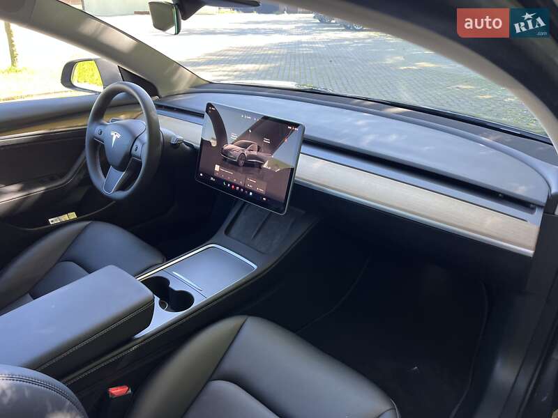 Седан Tesla Model 3 2023 в Львові
