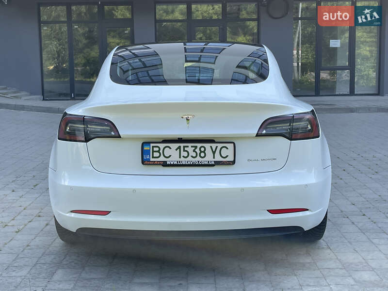 Седан Tesla Model 3 2019 в Новояворовске