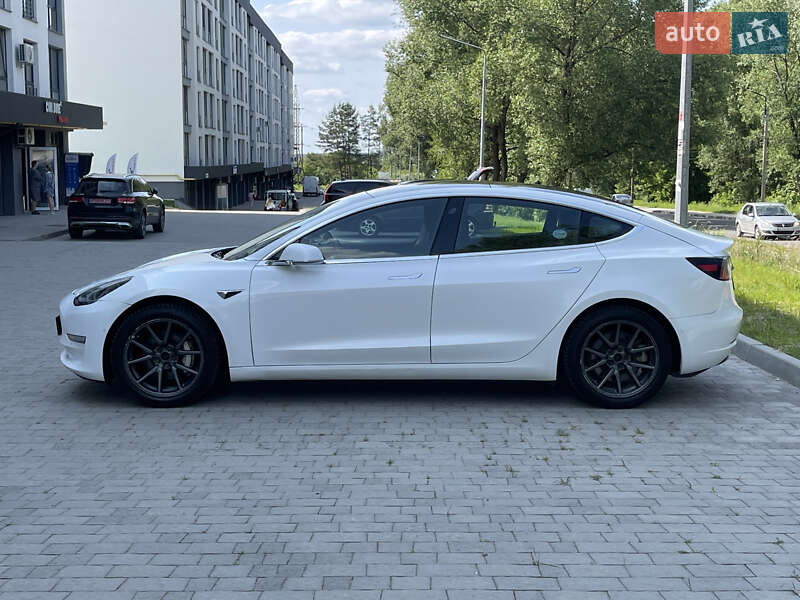 Седан Tesla Model 3 2019 в Новояворовске