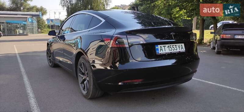 Седан Tesla Model 3 2018 в Києві