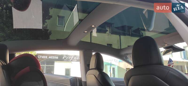 Седан Tesla Model 3 2018 в Києві