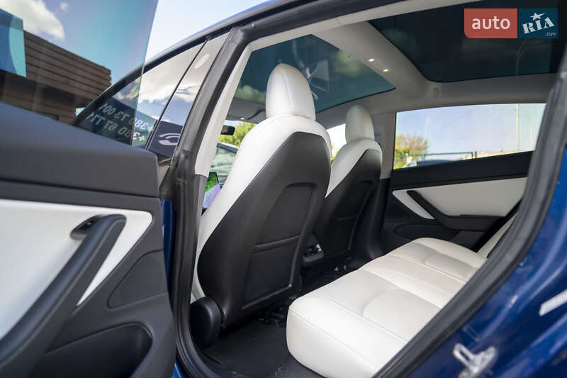 Седан Tesla Model 3 2018 в Києві