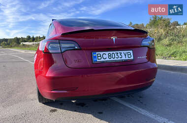 Седан Tesla Model 3 2022 в 