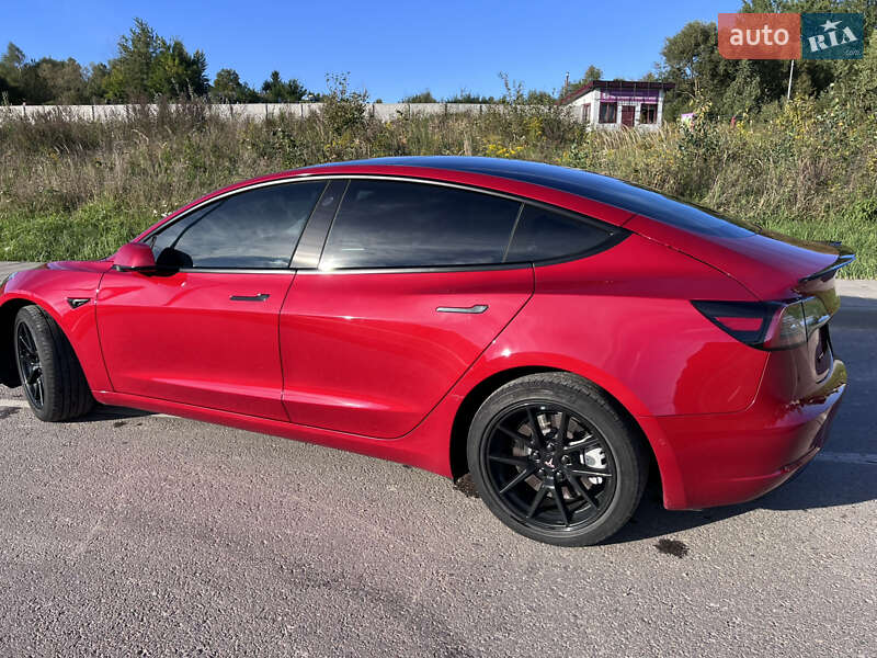 Седан Tesla Model 3 2022 в Львові