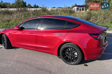 Седан Tesla Model 3 2022 в 