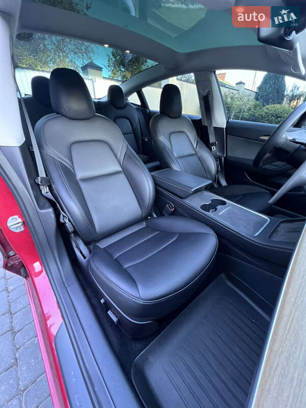 Седан Tesla Model 3 2022 в Львові