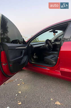 Седан Tesla Model 3 2023 в 