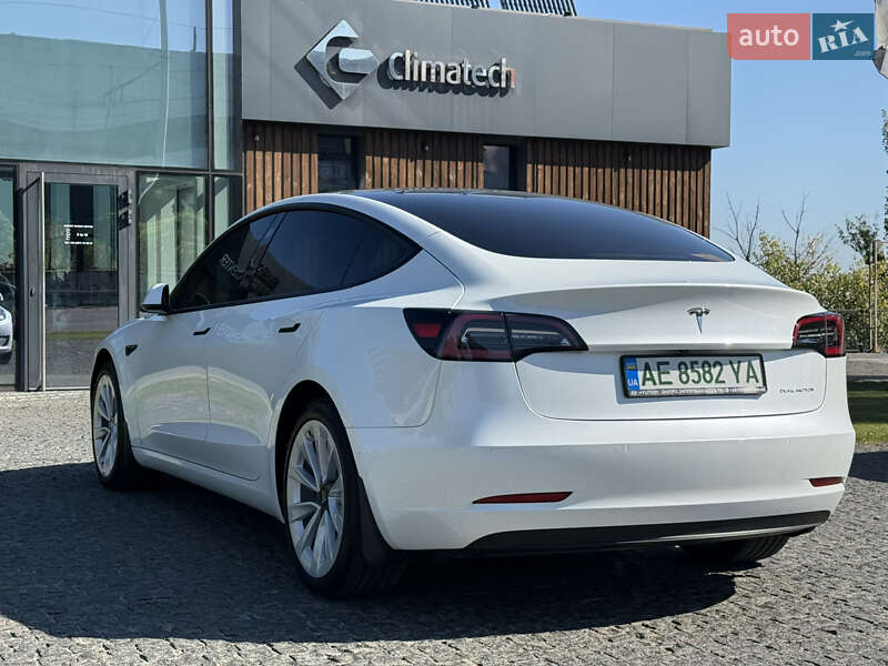 Седан Tesla Model 3 2022 в Днепре