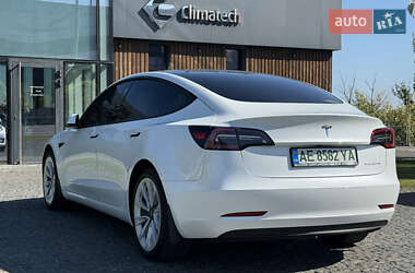 Седан Tesla Model 3 2022 в 