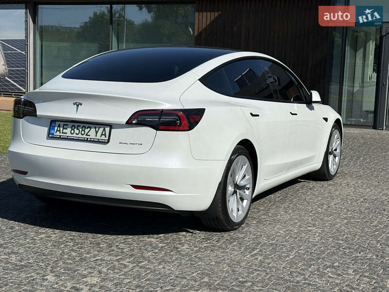 Седан Tesla Model 3 2022 в Днепре
