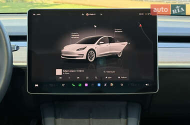 Седан Tesla Model 3 2022 в 