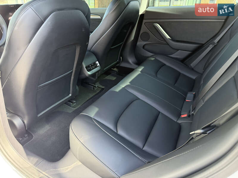 Седан Tesla Model 3 2022 в Днепре