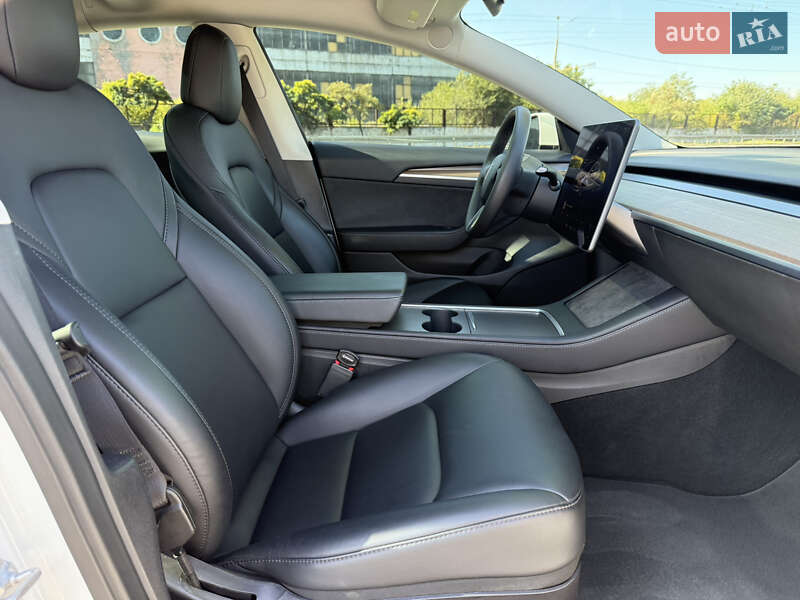 Седан Tesla Model 3 2022 в Днепре