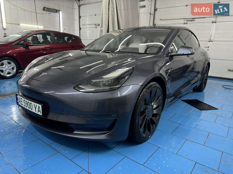 Седан Tesla Model 3 2021 в 