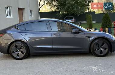 Седан Tesla Model 3 2023 в 