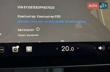 Седан Tesla Model 3 2023 в 