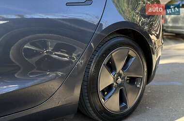 Седан Tesla Model 3 2023 в 