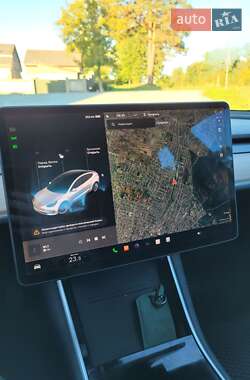 Седан Tesla Model 3 2017 в 