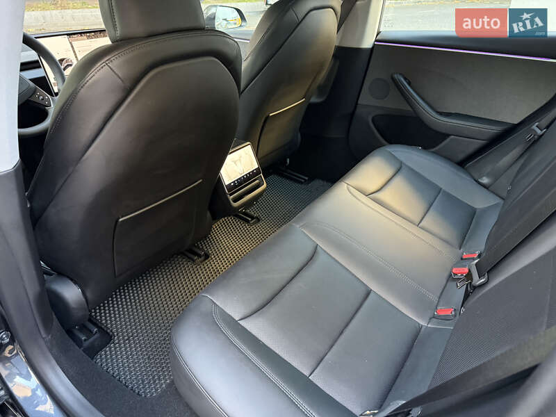 Седан Tesla Model 3 2024 в Львові