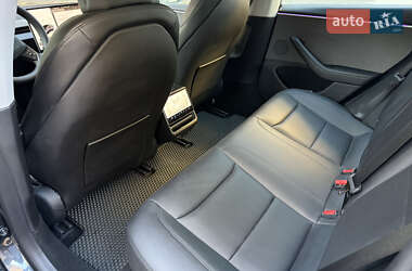 Седан Tesla Model 3 2024 в 