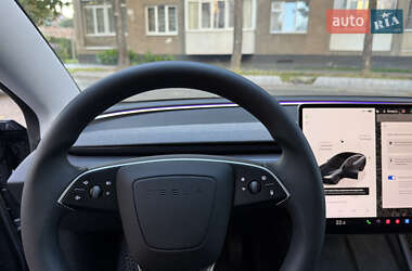 Седан Tesla Model 3 2024 в 