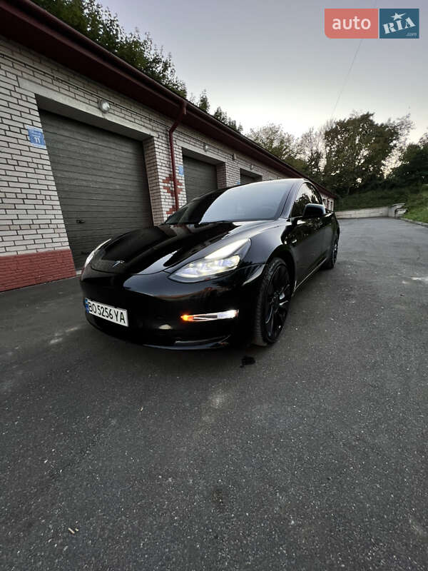 Седан Tesla Model 3 2022 в Тернополі