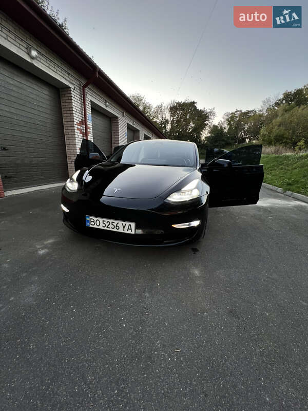 Седан Tesla Model 3 2022 в Тернополі