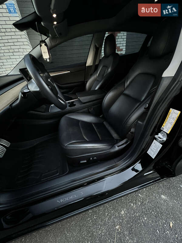 Седан Tesla Model 3 2022 в Тернополі