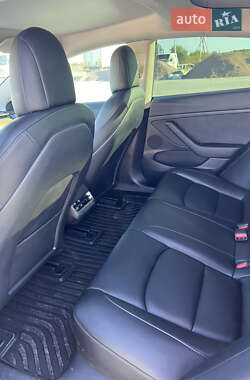 Седан Tesla Model 3 2022 в 