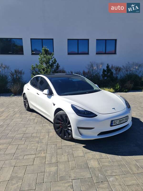 Седан Tesla Model 3 2023 в Луцьку